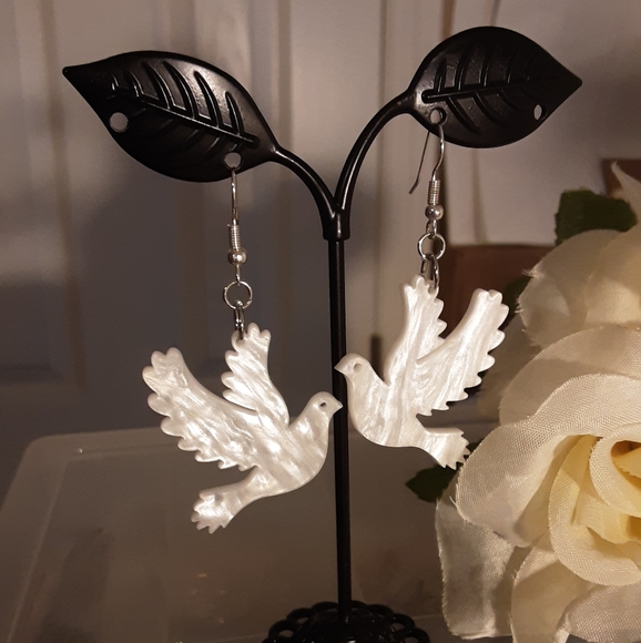 Hand Crafted Pearlized Dove Earrings White - Picture 1 of 4